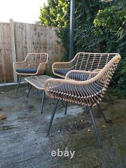 Rattan effect garden furniture set with cover
